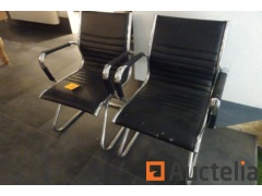 2 side chairs on Chromé undercarriage and seat and back in black Skai