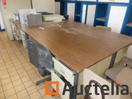 4-metal-office-tables-former-1217166G.jpg
