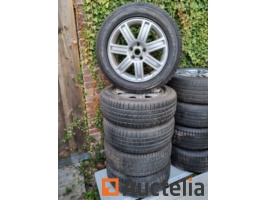 5-landrover-19-rims-5-pirelli-tires-1269387G.jpg