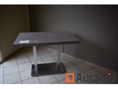5 x table carrée sur double pied inox