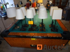 9 Lamps bed witte lampenkappen